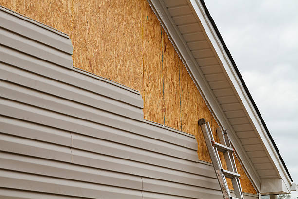 Professional Siding Installation technician working in Walhalla, SC